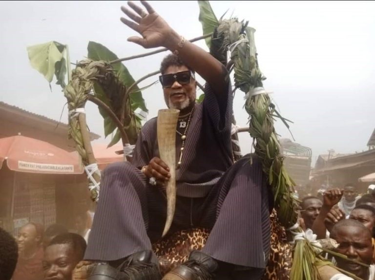 Candidat sénateur au Sud-Ubangi : Le chanteur Koffi Olomidé persiste et signe !