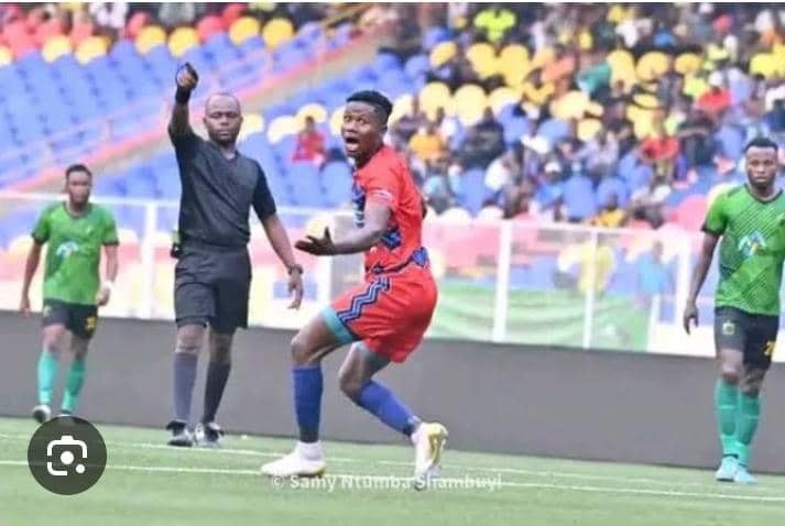 Linafoot: l’arbitre Monganga Pedro du match V. Club- Dauphins Noirs suspendu pour 12 mois