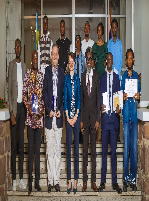 Après un concours d’art dans le cadre du mois de l’histoire des noirs : L’Ambassadrice Alyson King salue la créativité et les talents des jeunes artistes congolais !