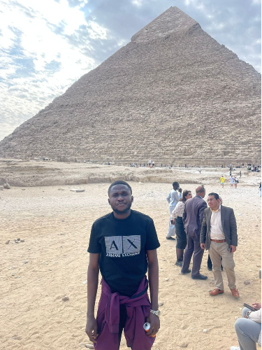 Pyramides d’Egypte : d’une conviction spirituelle antique à une référence touristique sur l’échiquier mondial