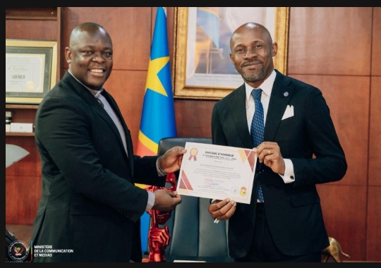 RDC : Patrick Muyaya élevé au rang d’Ambassadeur de l’Université Omnia Omnibus !