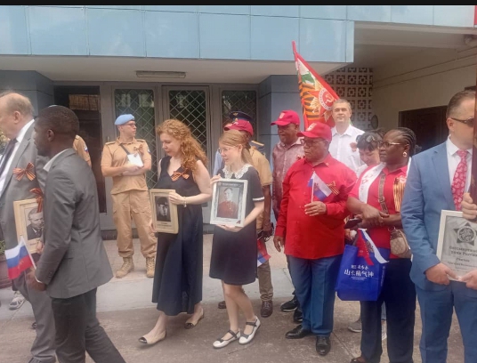 Vendredi dernier à l’ambassade russe : L’UDS présente à la marche du régiment immortel 2026