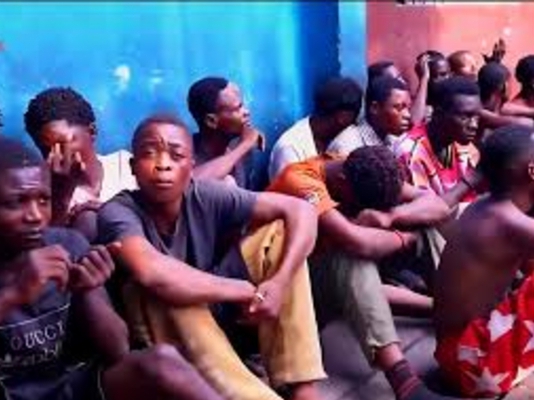 Opération Ndobo, Kinshasa : 13 présumés bandits interpellés à la suite de l’attaque de la paroisse Saint Théophile