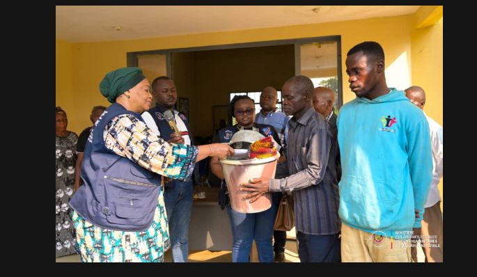 Mushie : Eve Bazaiba conduit la vaste opération d’assistance humanitaire en faveur des sinistrés des pluies diluviennes