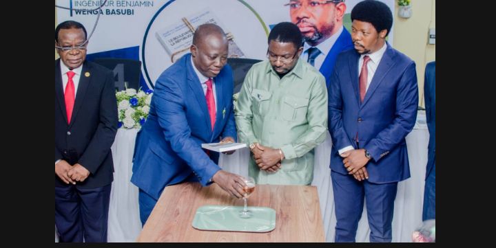 Auteur d’un nouvel ouvrage consacré sur la voirie urbaine, Kinshasa : Ir. Benjamin Wenga présente une feuille de route pour sortir durablement la capitale de l’asphyxie routière