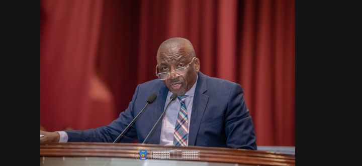 Assemblée Nationale : Jacques Djoli Eseng’ekeli plaide pour une reconnaissance digne des anciens combattants et interpelle le gouvernement sur les sanctions fiscales