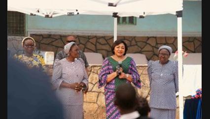 Rentrée scolaire : Denise Nyakeru Tshisekedi apporte un souffle d’espoir aux orphelins de Saint-Joseph à Mbuji-Mayi