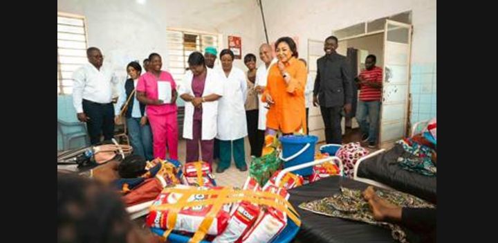 Mbuji-Mayi : Denise Nyakeru Tshisekedi soutient la maternité de l’hôpital général de référence de Bonzola