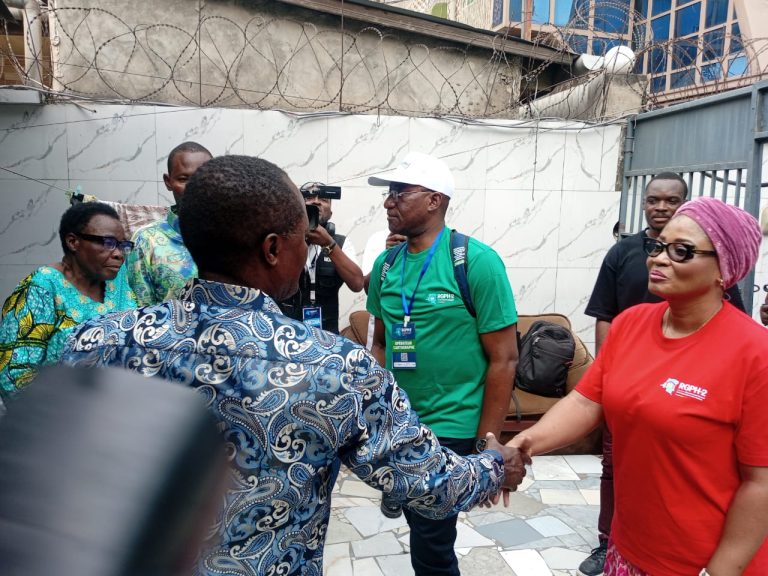 Cartographie censitaire : Guylain Nyembo endosse la tenue de « super cartographe » et lance le repérage des ménages à Kinshasa