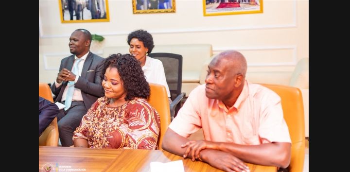 RDC : Patrick Muyaya valide la nouvelle carte nationale d’identité professionnelle des journalistes !